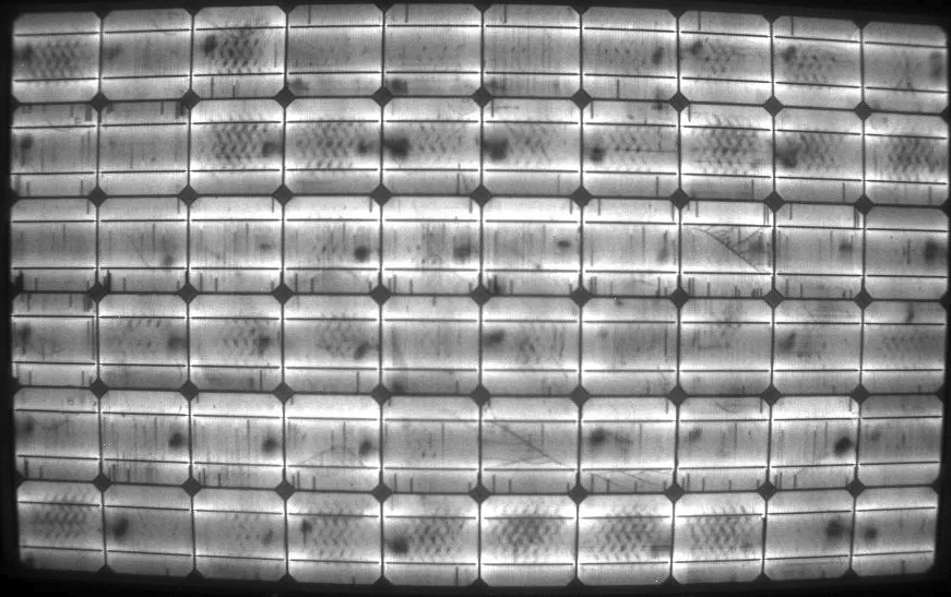 Hidden crack shape in crystalline silicon solar cells